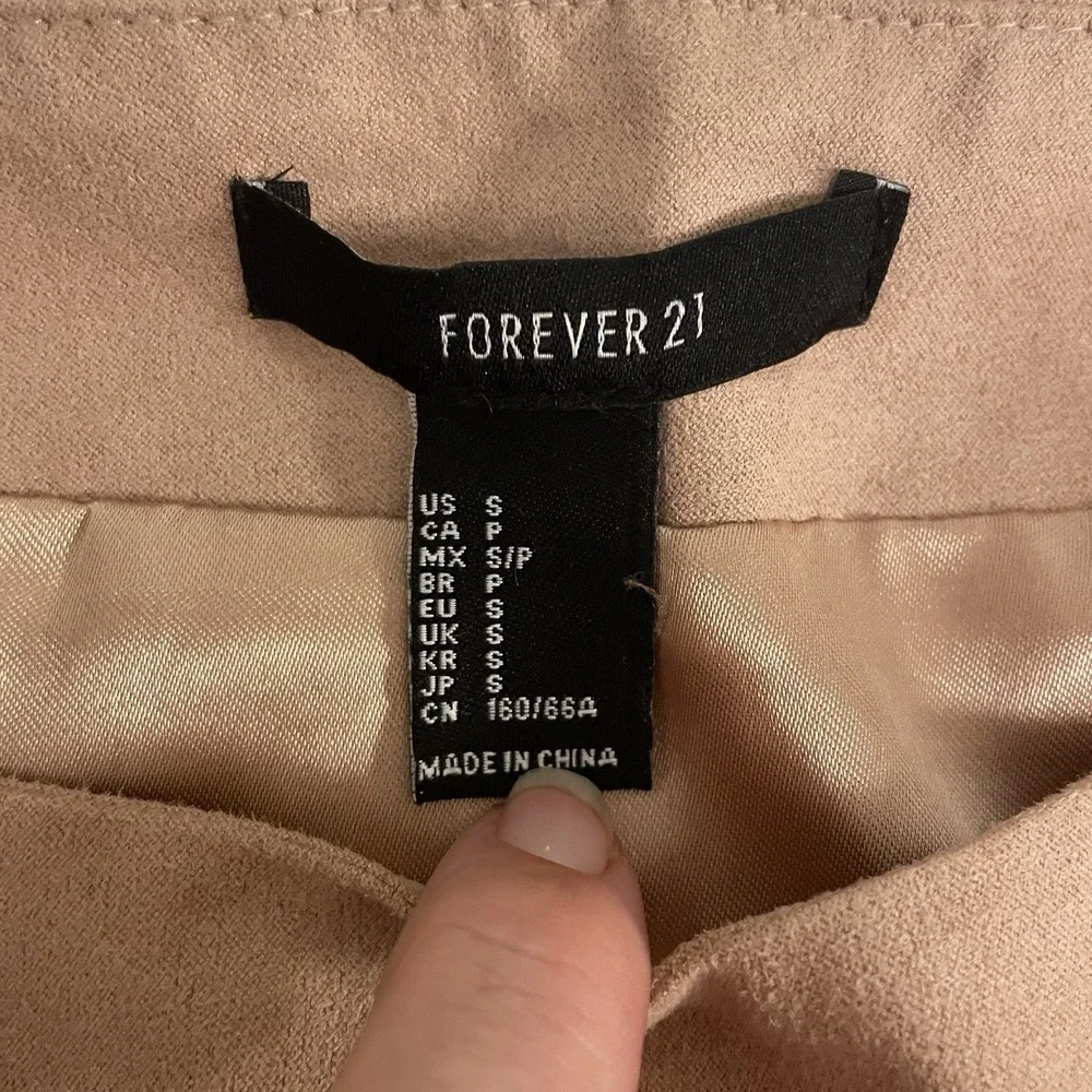 Forever 21 Faux Suede Taupe‎ Laser Print Mini Skirt Size Small Scallop Edging
